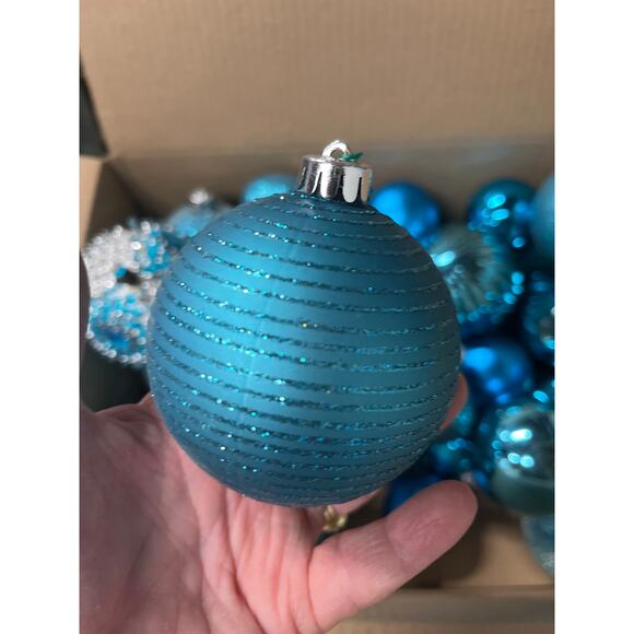 36 Christmas bulbs! - Picture 7 of 9